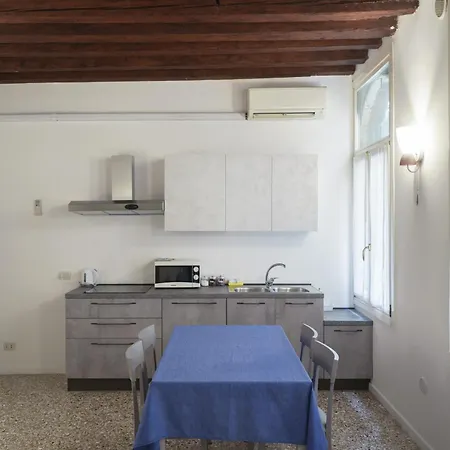Melusina Apartments Rialto Venice Historical Center-2